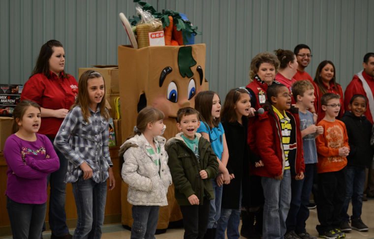 H-E-B makes donation to Cedar Valley Elementary